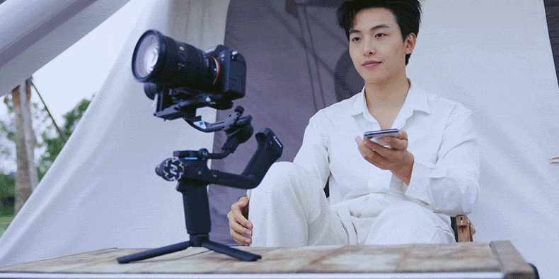 Description Picture 4 of itemFeiyuTech SCORP 2 Camera Gimbal Stabiliser Touchscreen Built-in AI Tracker for Mirrorless DSLR Camera scorp Upgraded