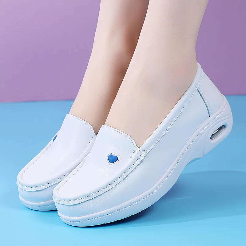 حذاء طبي نسائي مريح جلد أبيض