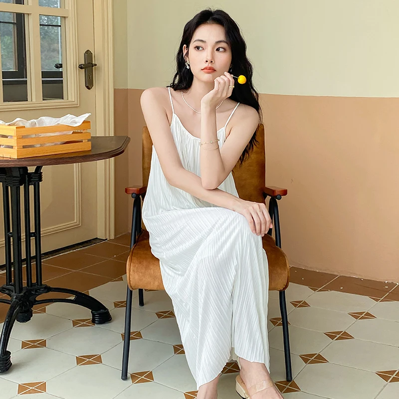 

2023 White Strap Dress Women's Summer New Backless Style Sleeveless Straight Loose Free Shipping