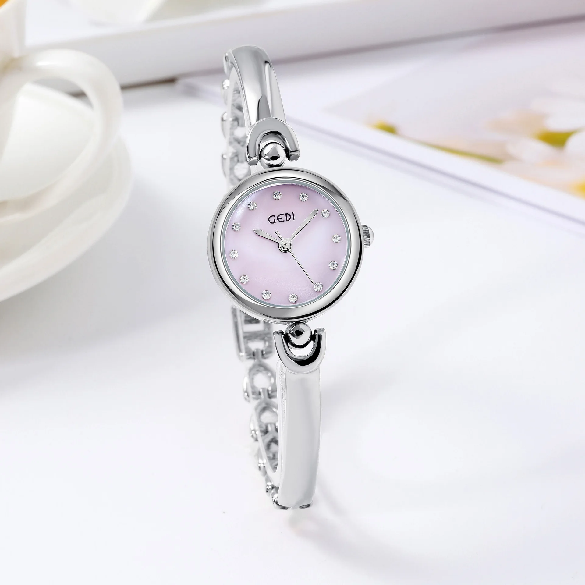 Women Watches UTHAI W34 Bracelet Watch Light Luxury Simple Exquisite Round Dial Waterproof Clock Lady Fashion Korean Quartz