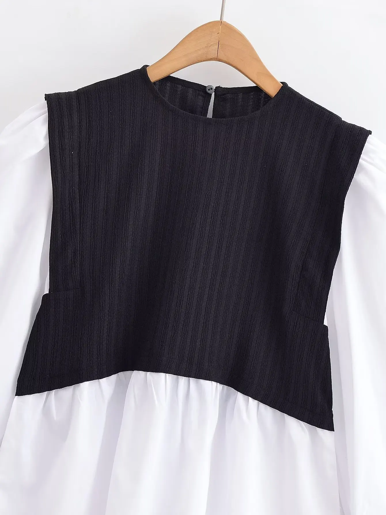 Women's Black White Spliced Fake Two-Piece Tops Spring New Female O-Neck Long Sleeved Pullover T-Shirt Fashion Casual Lady Tops