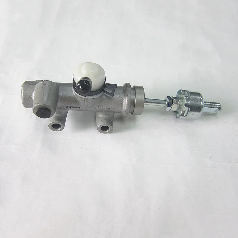 Clutch master cylinder 31420-60030 for Toyota LAND CRUISER PRADO GRJ120 KZJ120 LJ120 RZJ120 TRJ120 2002-2010 MTM