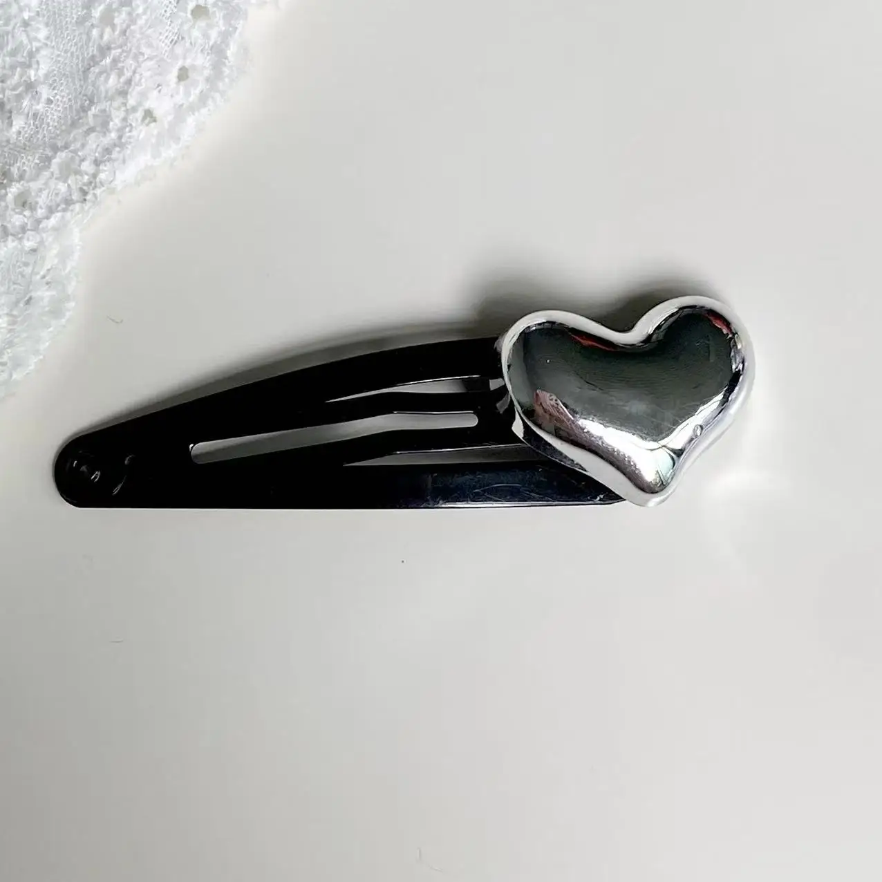 1PC Black Hair Clips with Silver Heart - shaped Decor, Cute Hair Accessories for Women, Ideal for Stylish Side Hair Styling