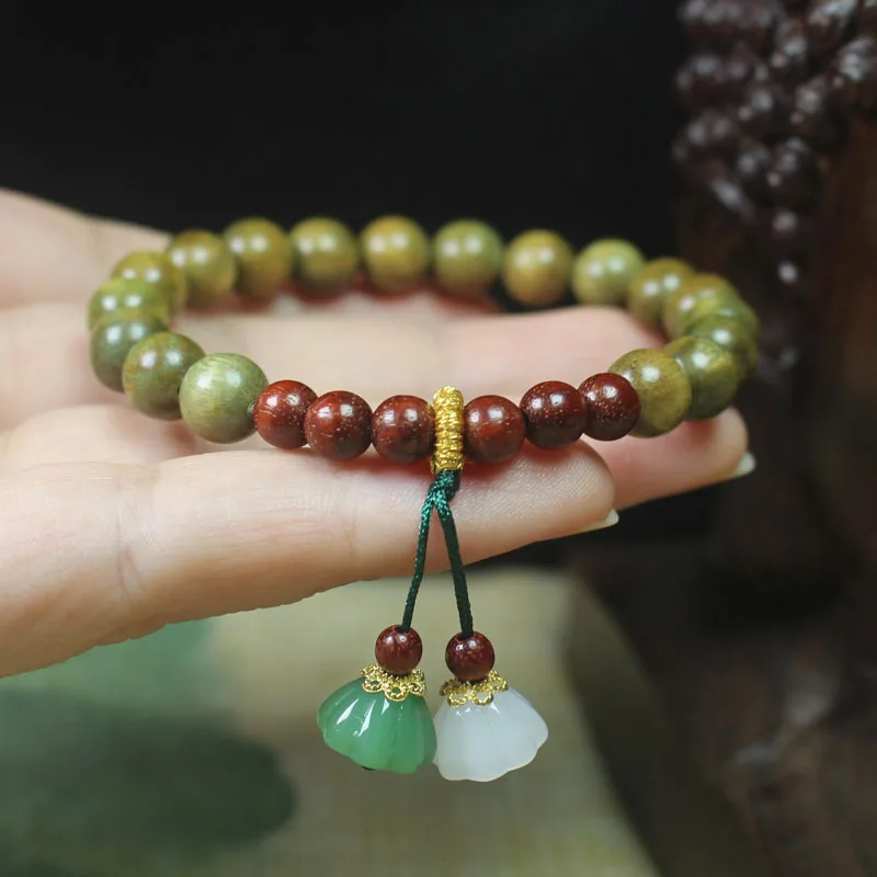 

Green Sandalwood 8mm Fragrance HandString Good Luck Lotus Charms Men's and Women's Cultural Play Beads Rosary Wooden Bracelet