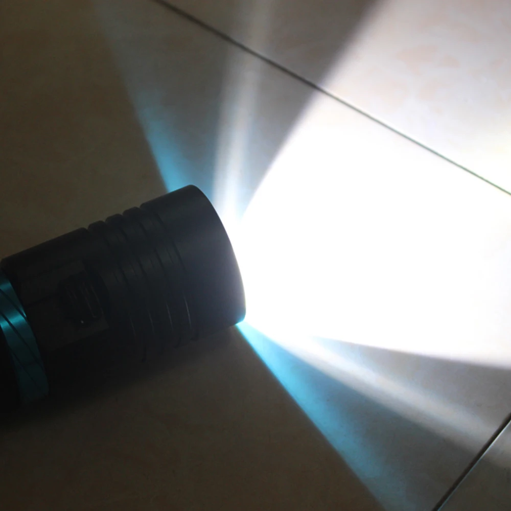 XM-L2 Super bright Diving Flashlight IPX8 highest waterproof rating Professional diving light Powered by 18650 or 26650 battery