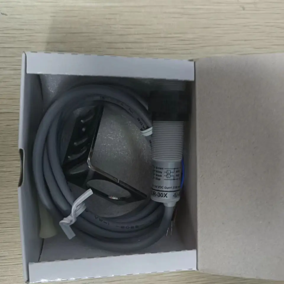 정밀한 감지와 다양한 활용성을 갖춘 FOTEK 유도 근접 스위치