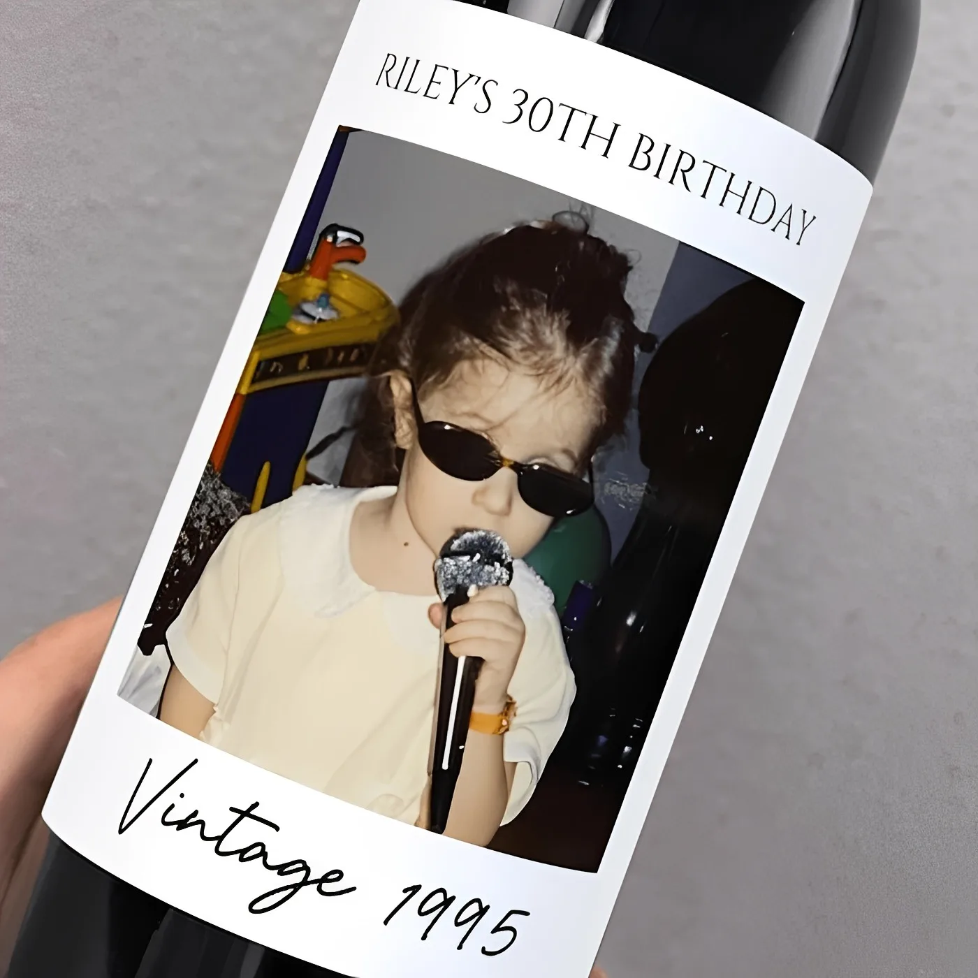 크리스마스 휴일을 위한 8PCS 맞춤형 와인 병 스티커 개인화 된 가족 이름 크리스마스 파티 선물 라벨