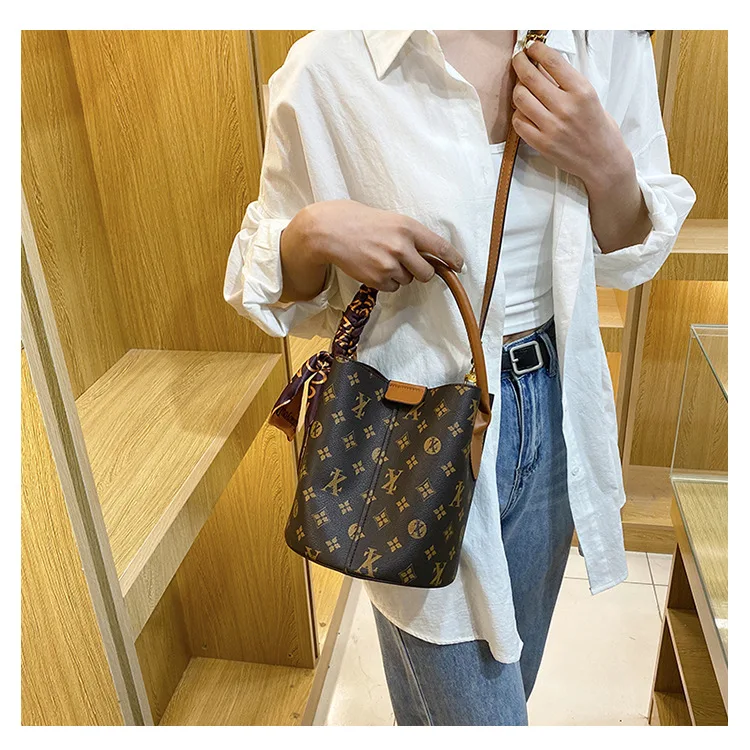 Advanced fashion bag for women 2025 - closure