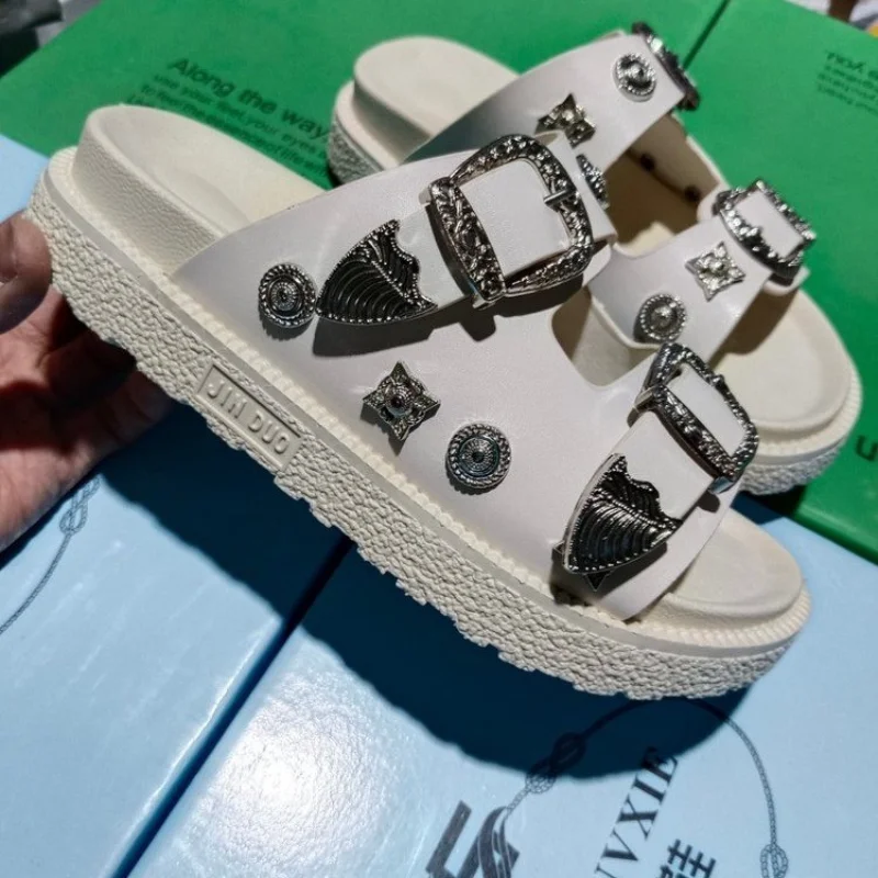 

European and American 2023 New Summer Sweet Cool Metal Rivet Flat Bottom Slippers for Women's Slippers