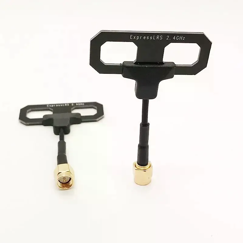 Gros plan sur le moteur brushless 1503 2500KV outrunner, avec un drone RC en arrière-plan flou.