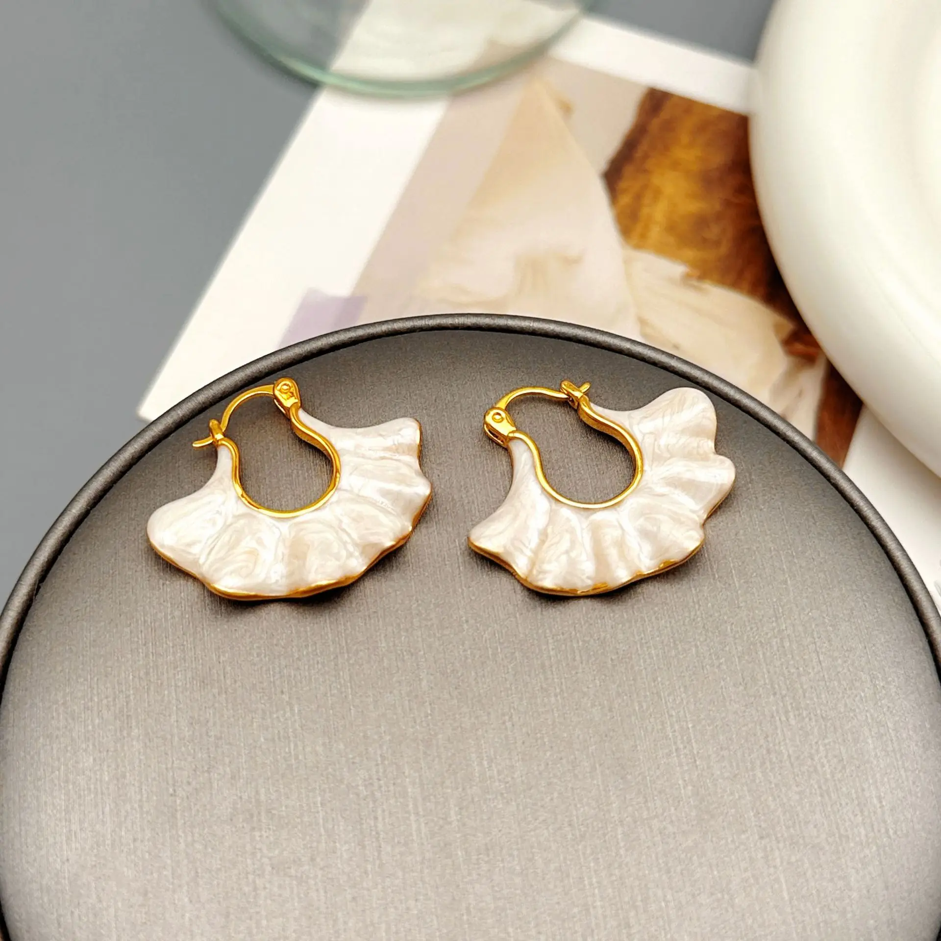 

European and American fashion new handbag design wave pattern enamel earrings