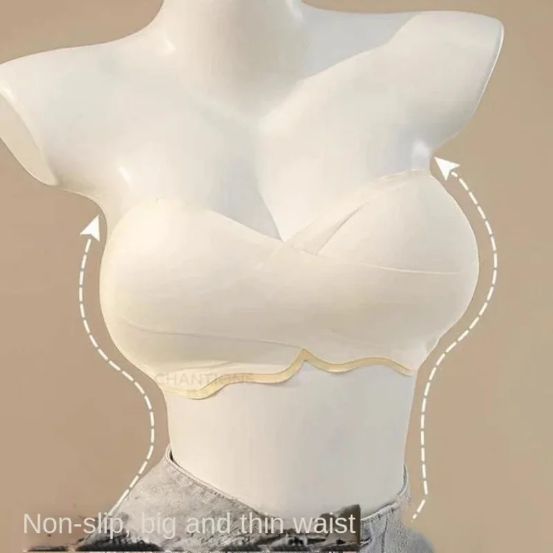 Externally Expanded Bra for Women with Small Breasts That Are Gathered Together to Show Large Size, No Shoulder Straps, Anti
