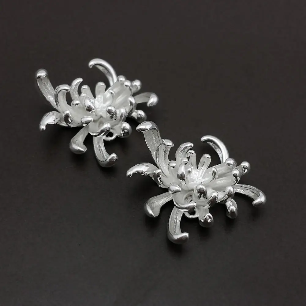 Elegant Brass Flower Charms in 18K Gold or Silver Finish - Set of 6