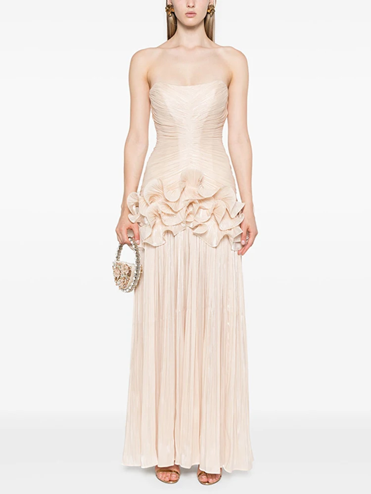 فستان ليلكي طويل بتصميم مكشوف الأكتاف وثنيات ناعمة