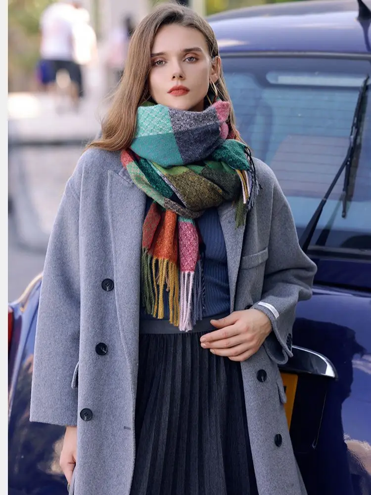 

2023 Autumn And Winter Contrasting Colors Lattice Korean Tassels Scarf Women Thickening Warm Fashion Commuting Long shawl