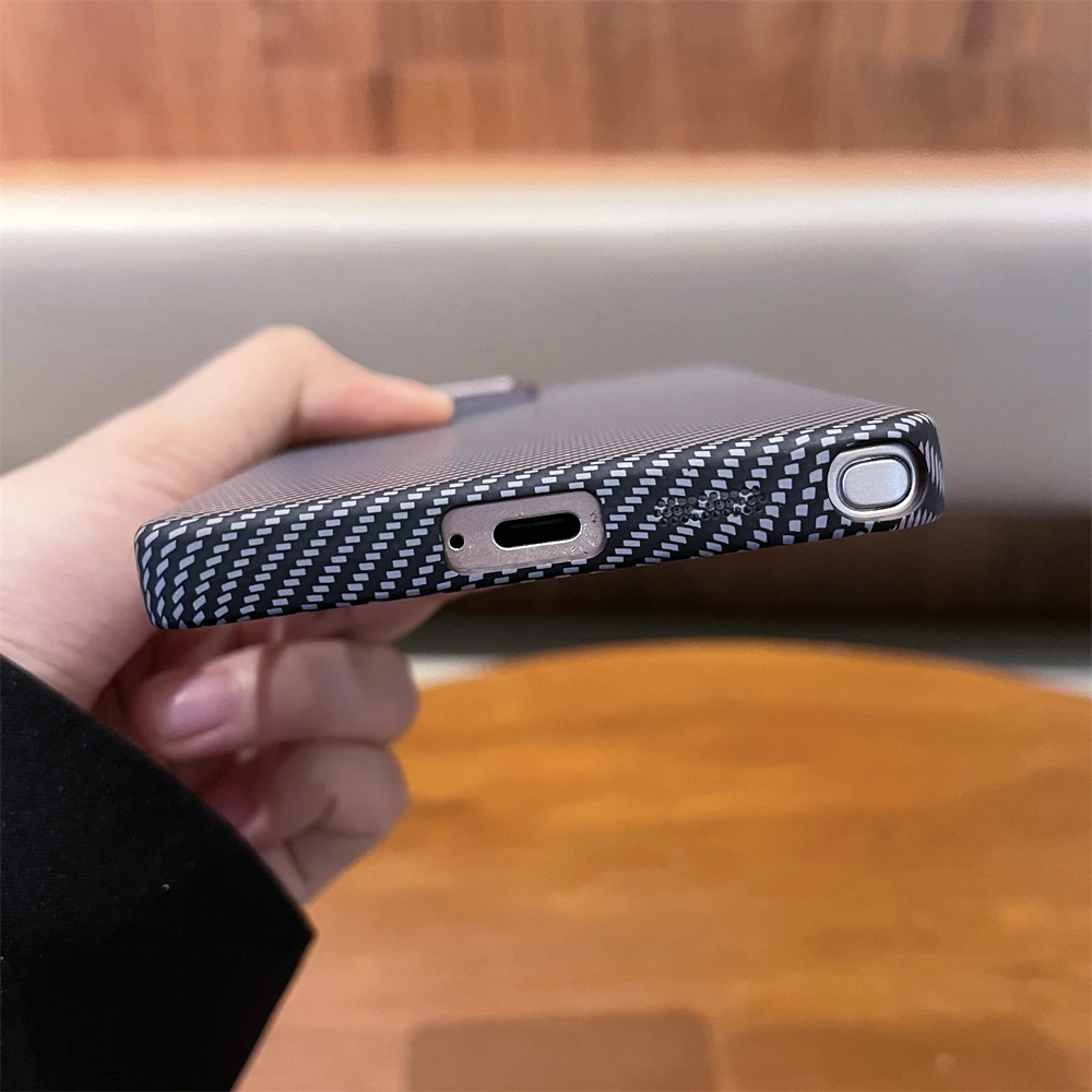 Colorful Carbon Fibre Stripe Magnetic Phone Case – Thin & Shockproof Cover