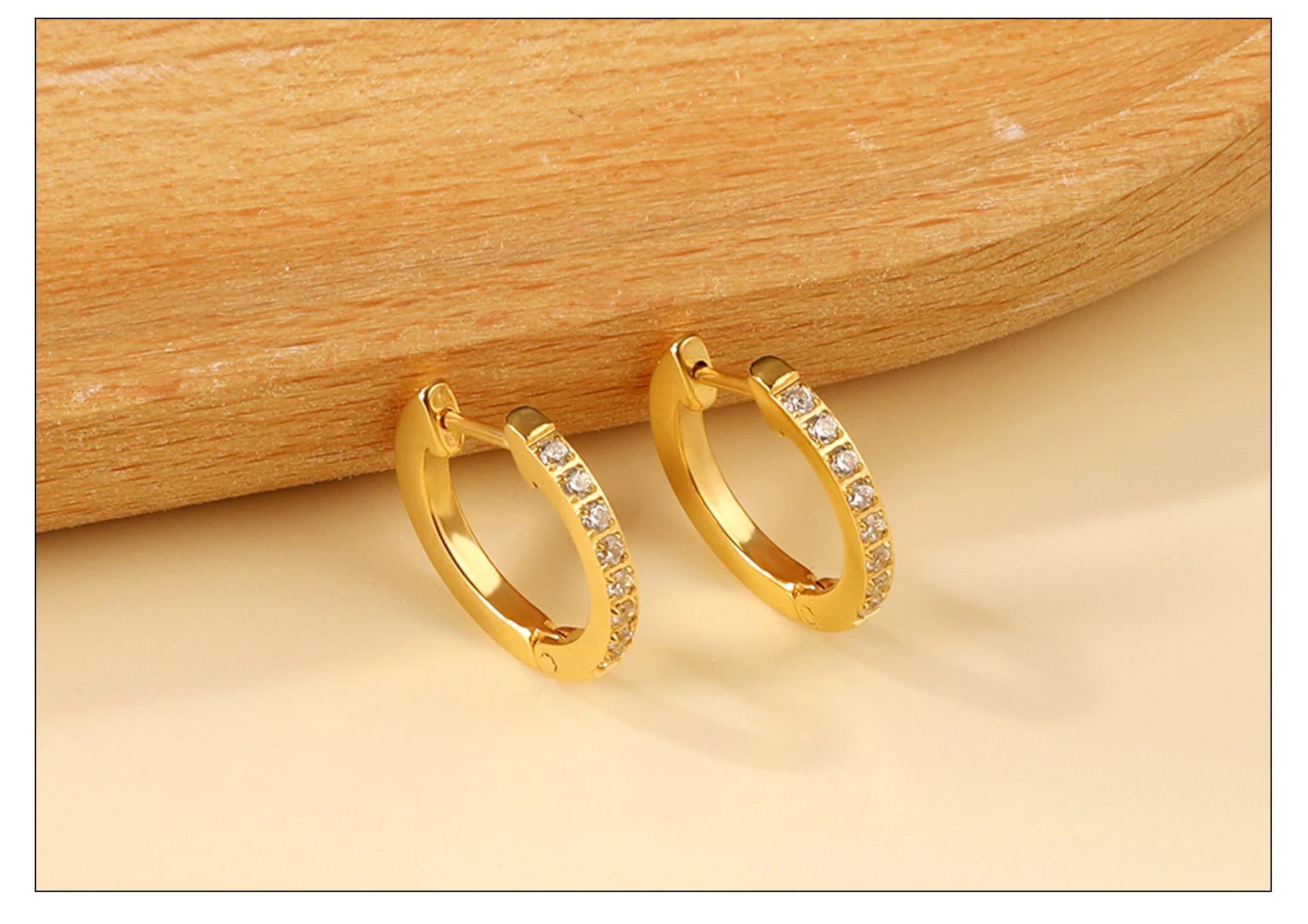 LUXUSTEEL Zirkon-Creolen für Damen und Herren, vergoldeter Edelstahl, weiße Kristall-Ohrclips, wasserdichter Partyschmuck – Detail 5