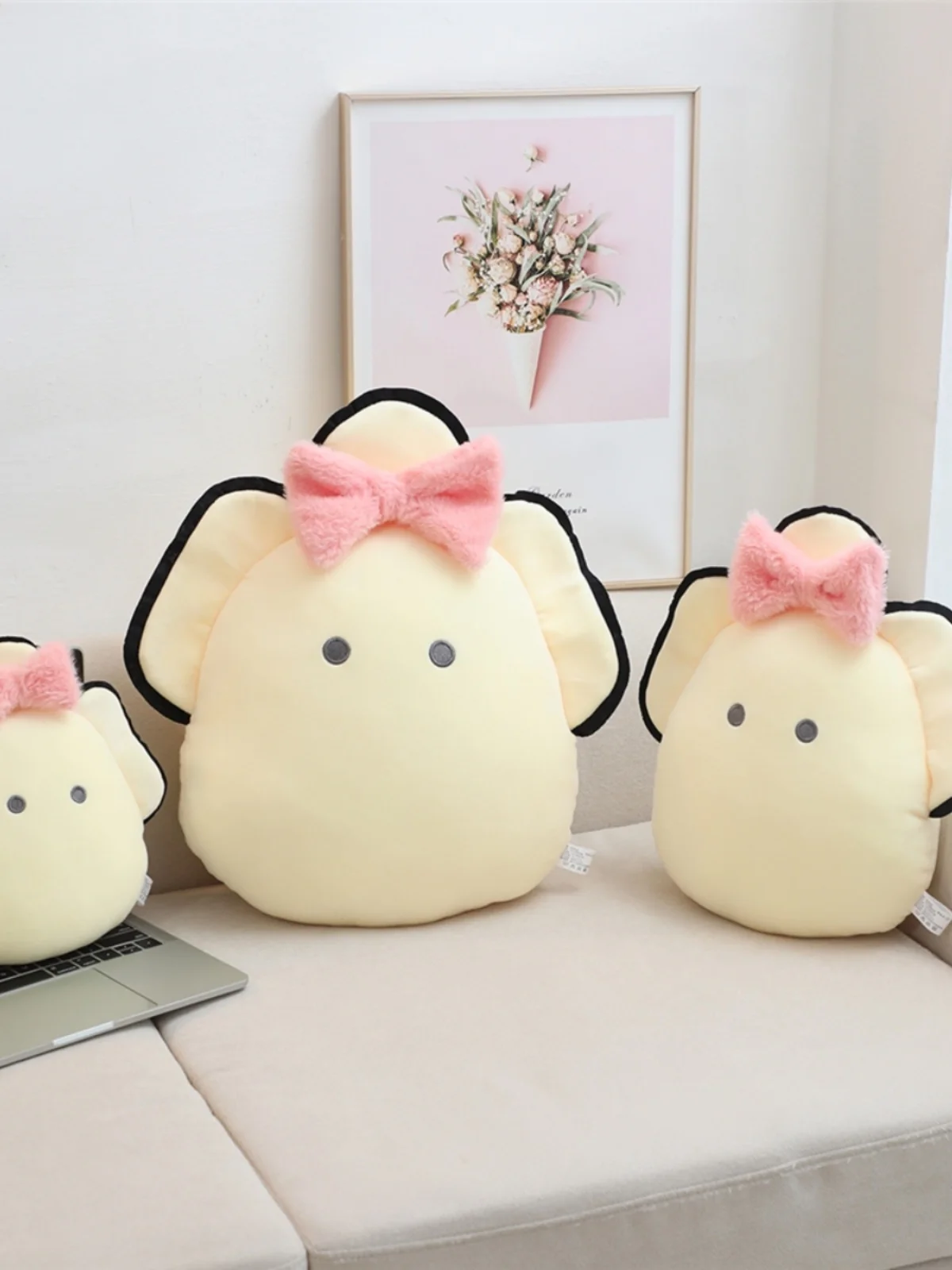 Cute Cartoon  ell Pillow Plu Toy Girl Doll Fabric Stuffed Animal Soft Cuddly Cuion Creative Home Decor Accories