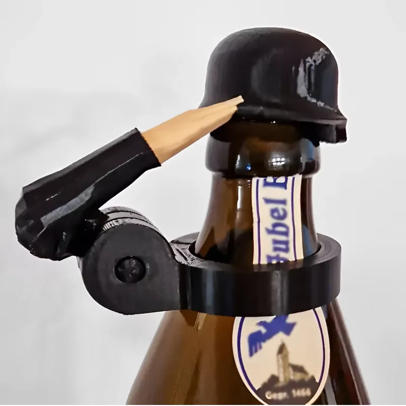 Creative Soldier Salute Beer Bottle Helmet Dust-proof Lid Saluting Pose Beer Bottle Cap For BBQ Party Bar Enthusiasts Gift beer bottle caps