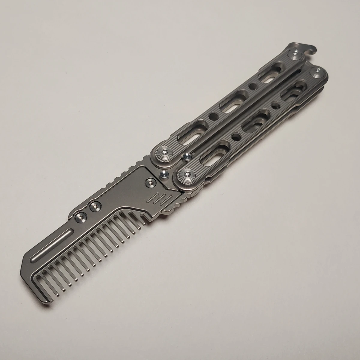 EDC Titanium Alloy Comb EDC Super Light Titanium Comb Portable EDC Outdoor Small Accessories Tools