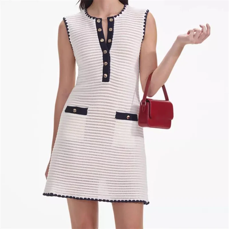 

Модные летние платья, новинка 2024, эластичное трикотажное облегающее мини-платье без рукавов, с металлическими пуговицами и круглым вырезом, короткие платья