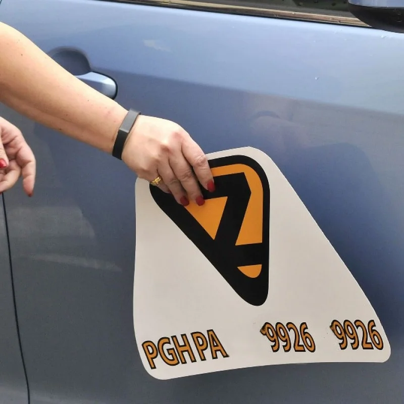 Рисунок 4 - Магнитные автомобильные наклейки на заказ