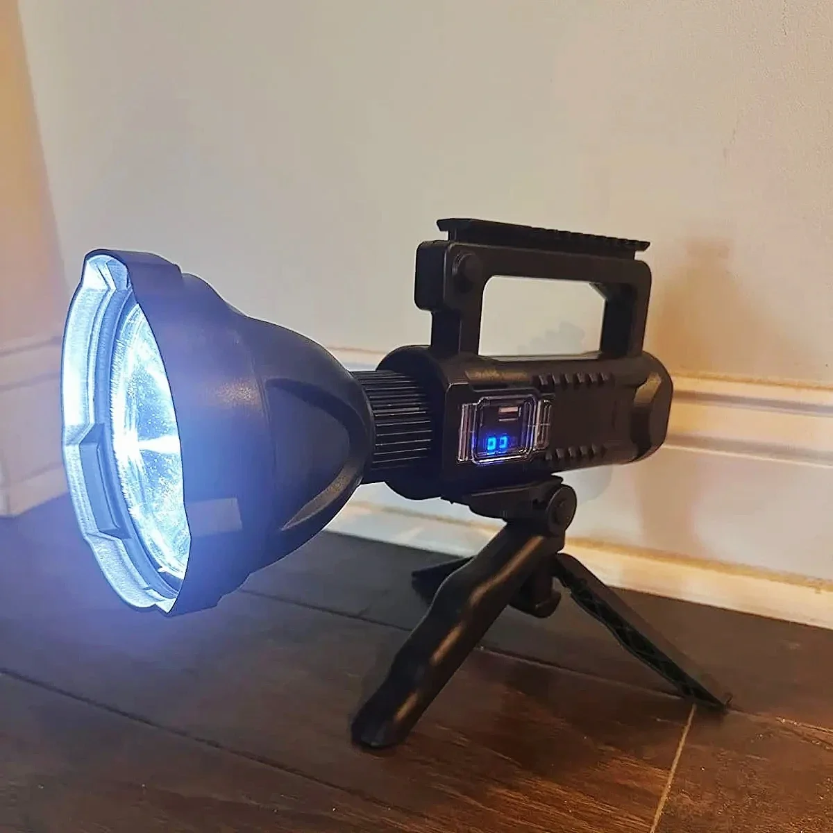 Description Picture 2 of itemHigh Power P150 XHP90 Handheld Flashlight Portable Ultra Powerful Lighting 2000M Spotlight Type C Rechargeable Searchlight Torch