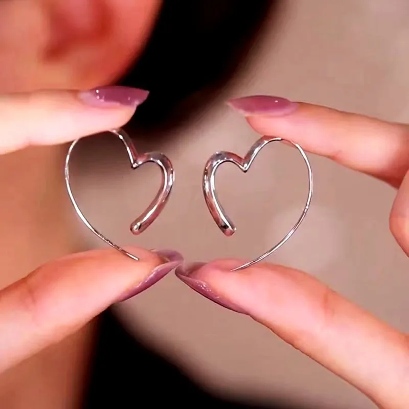 2023 New Fashion Trend Unique Design Elegant Exquisite Light Luxury Love Earrings For Women Jewelry Wedding Party Premium Gift