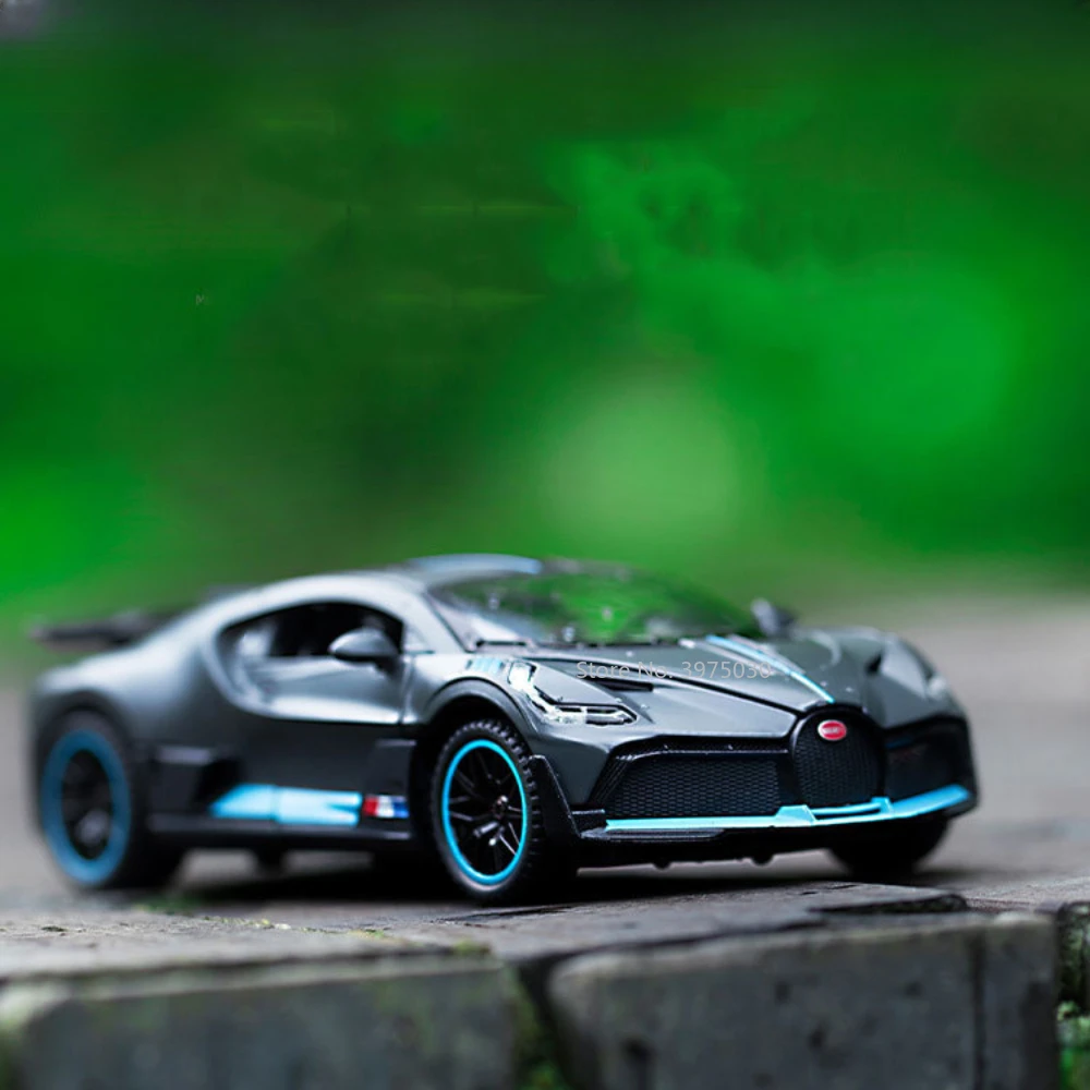 

1/32 Scale Alloy Diecast Bugatti Sports Car Divo Model Toy with Sound Light Pull Back Collection Toys for Boy Birthday Presents