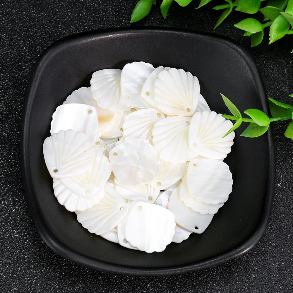 18mm Natural Freshwater Shell Carving Fan Shape Pendant for DIY Jewelry