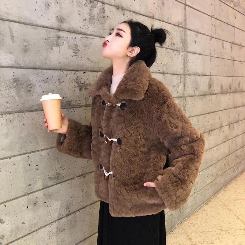 2024 New Warm Lamb Wool Jacket Female Short Overcoat Autumn Winter Korean Imitation Brush Flower Thick Horn Buckle Plush Coat