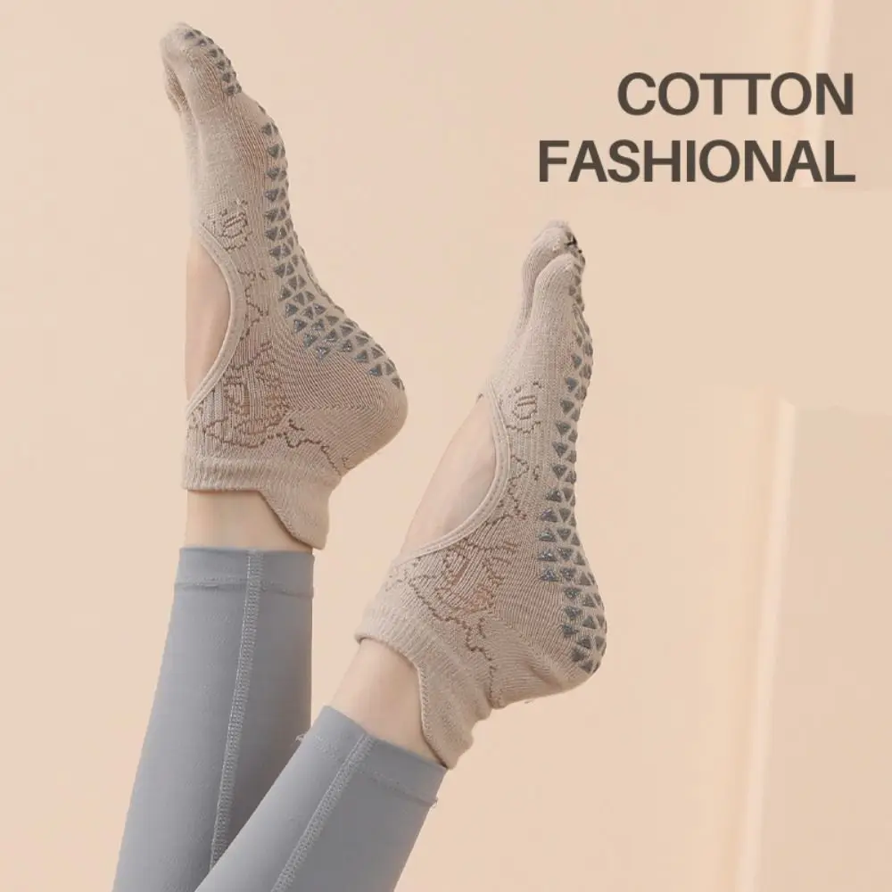 

Non-slip Five Toed Yoga Socks Dot Silicone Pure Cotton Half Toe Pilates Socks High Quality Indoor Five Finger Socks Women