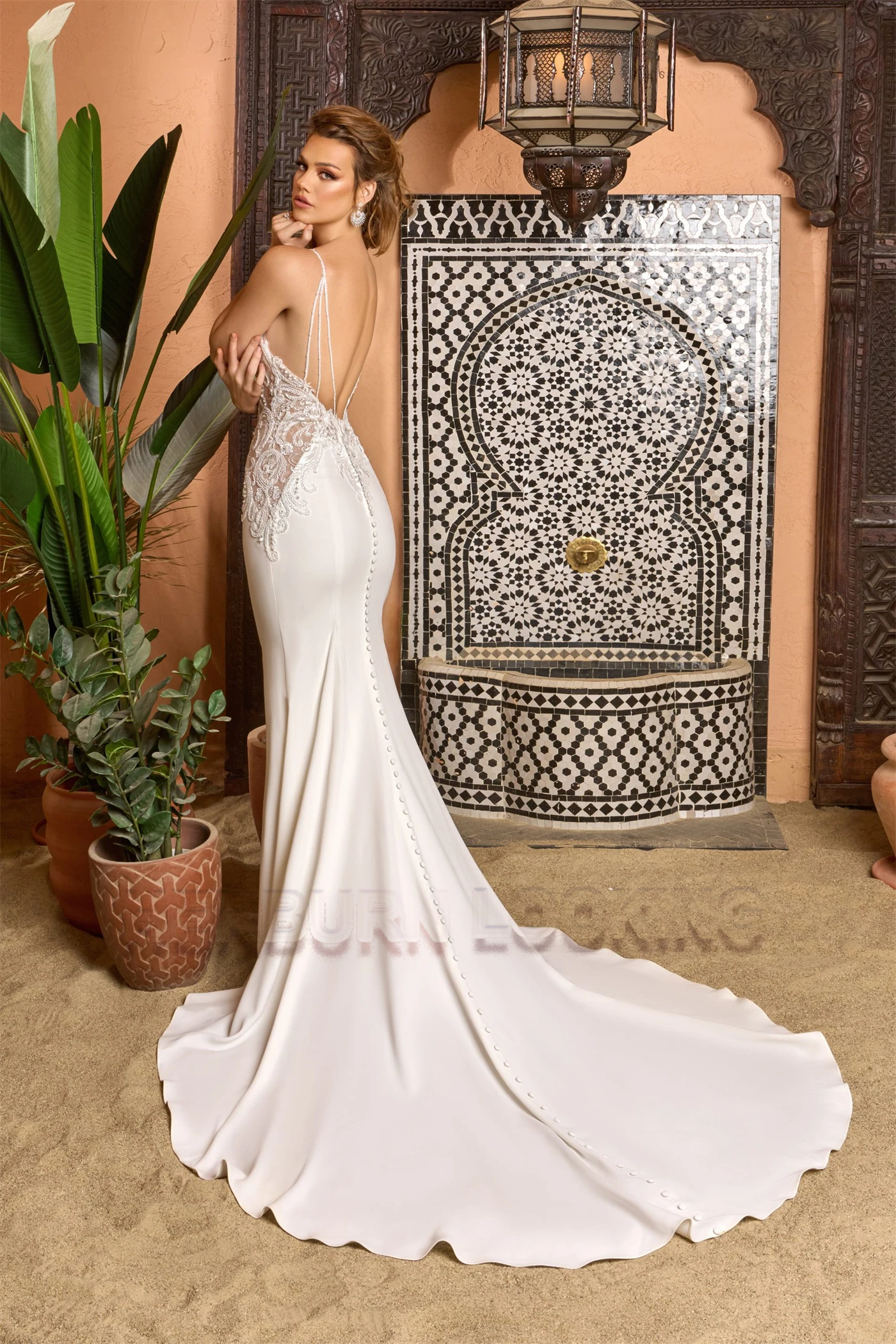 HERBURN Abito da Sposa Delicato Stile Sirena per Donne, con Applicazioni in Pizzo, Perline, Schiena Scoperta e Bottoni, Personalizzabile - immagine 3