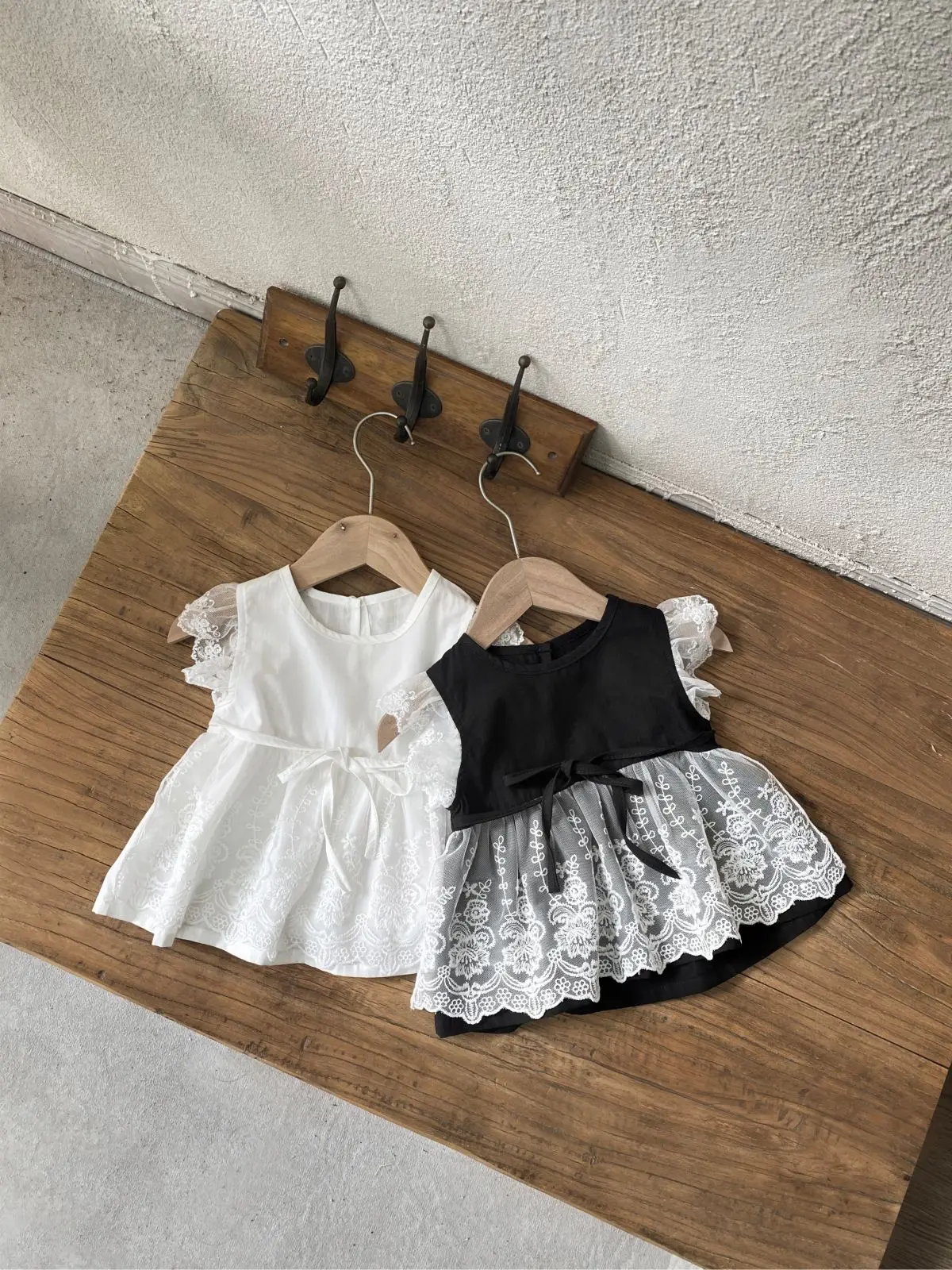

2024 Summer New Baby Girl Flying Sleeve Dress Solid Infant Girl Cute Lace Princess Dress Toddler Cotton Casual Strap Dress
