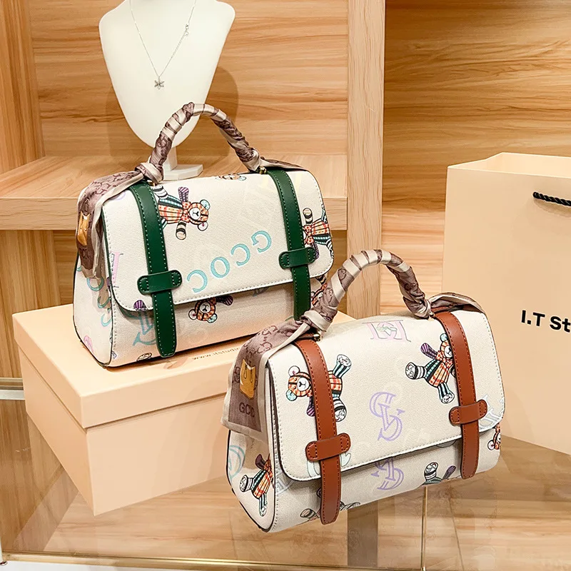 High Quality Fashionable Printed Letters Cambridge Shoulder Crossbody Bag Niche Internet Celebrity Mailman Bag Light Luxury