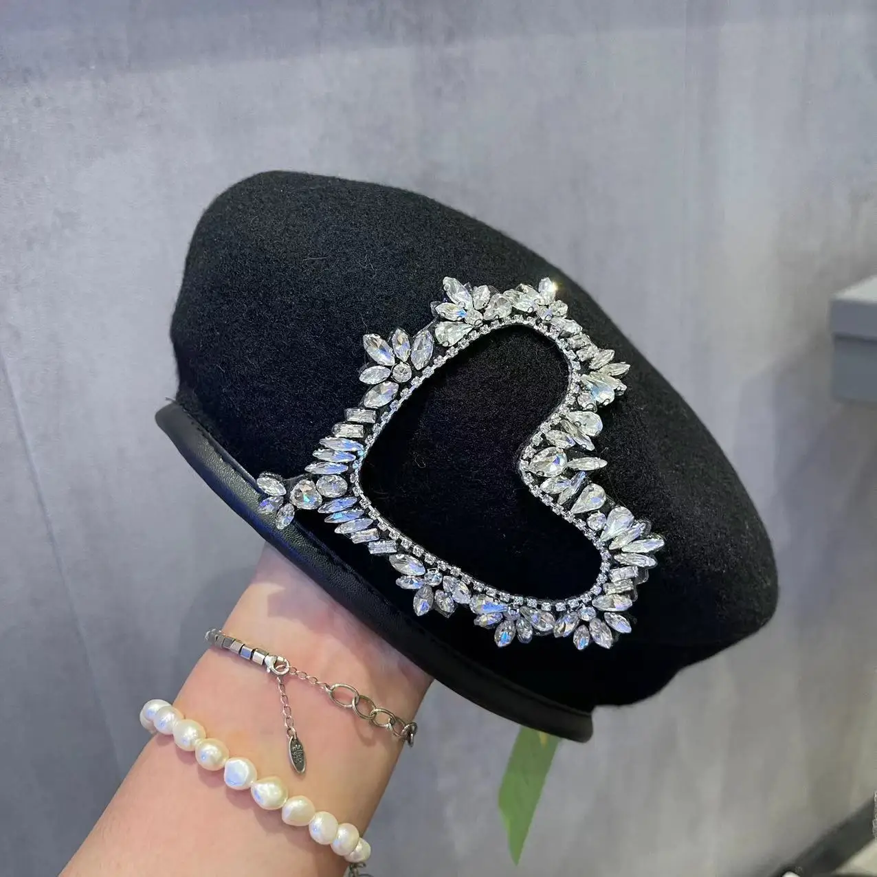 

202212-WM winter dropshipping design heart Rhinestone chain wool felt pu brim lady beret hat women Leisure painter hat