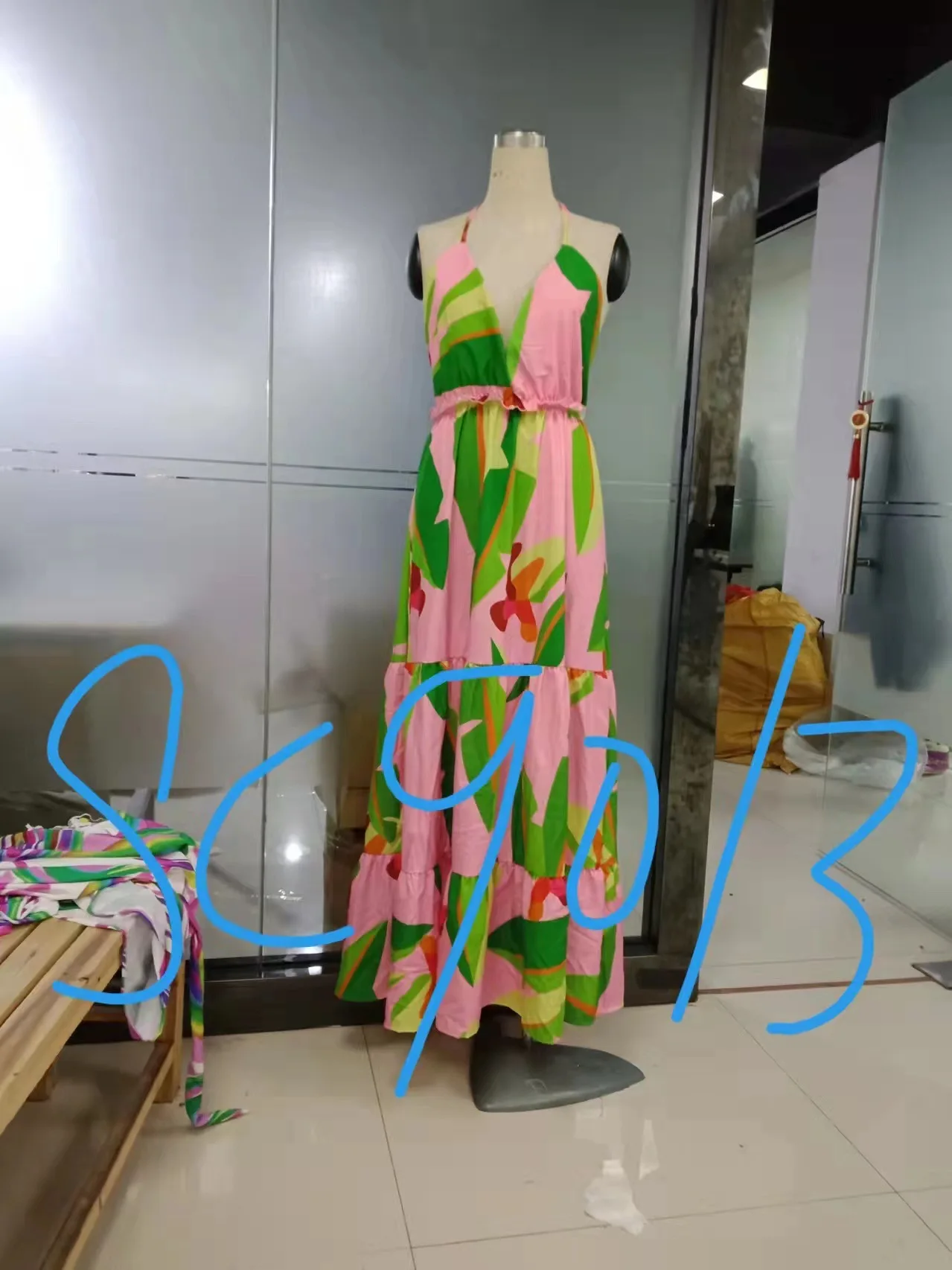 Vestidos de cuello halter con estampado de estilo bohemio para mujer, sexys, con escote en V y espalda descubierta, para vacaciones y playa, ropa informal para desplazamientos diarios.