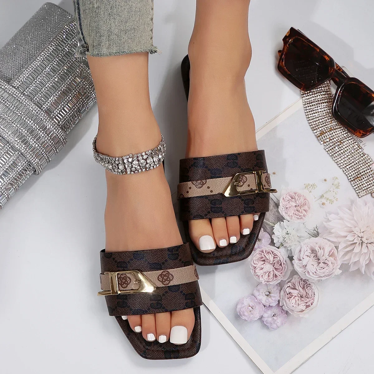 Summer Women Slippers Solid Color Women's Sandals Flat Bottom Anti Slip Fashion Slippers Designer New Sandals