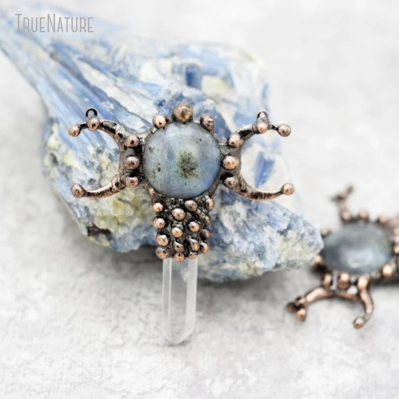 

10Pcs Boho Witch Handmade Crescent Moon Point Antique Bronze Color Gray Moonstone Clear Crystal Labradorite Pendant PM42000