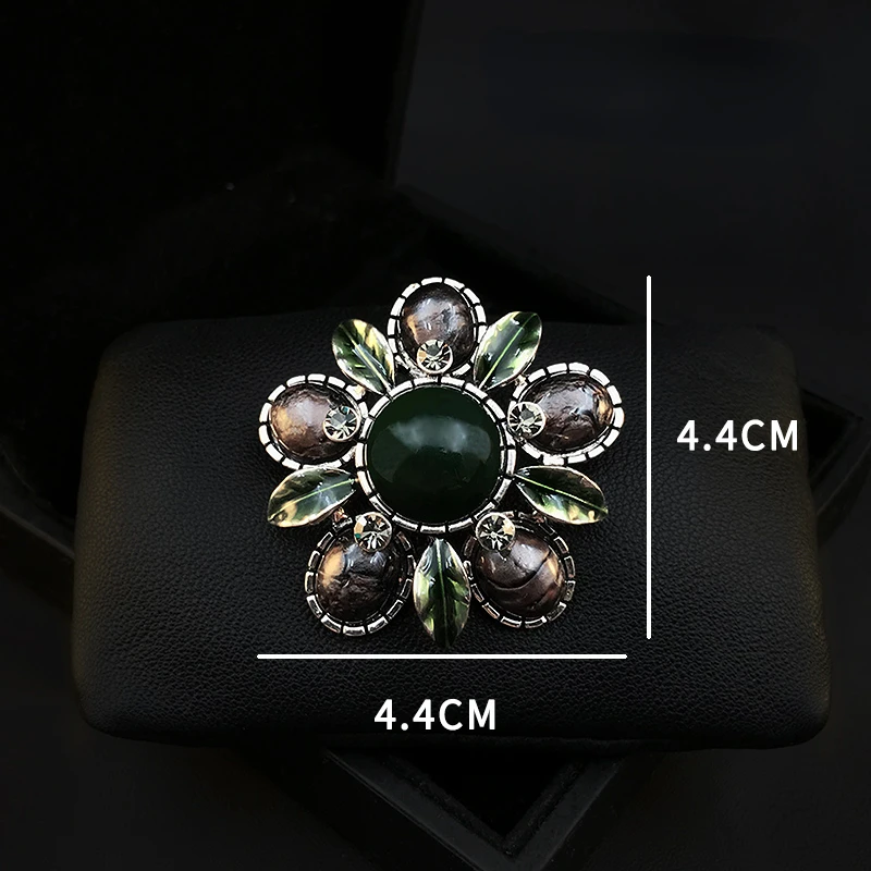 Court Retro Elegant Flower Brooch Women's Exquisite High-End Round Versatile Corsage Luxury Accessories Enamel Pins Jewelry Gift