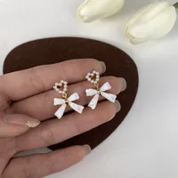 2022 New Simple Enamel White Bow Ear Clip on Earrings Female Fashion Sweet Pearl Heart Clip Earrings Without Piercing for Women 1