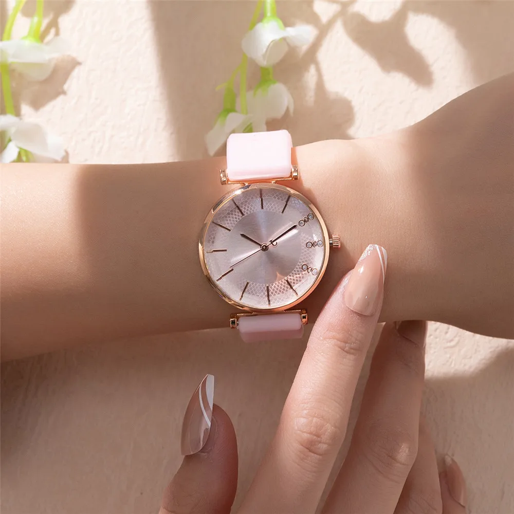 Fashion Simple With Diamonds Ladies Quartz Watches Hot 2023 Sports Brands Women Silicone Strap Dress Clock Gifts Wristwatches 2