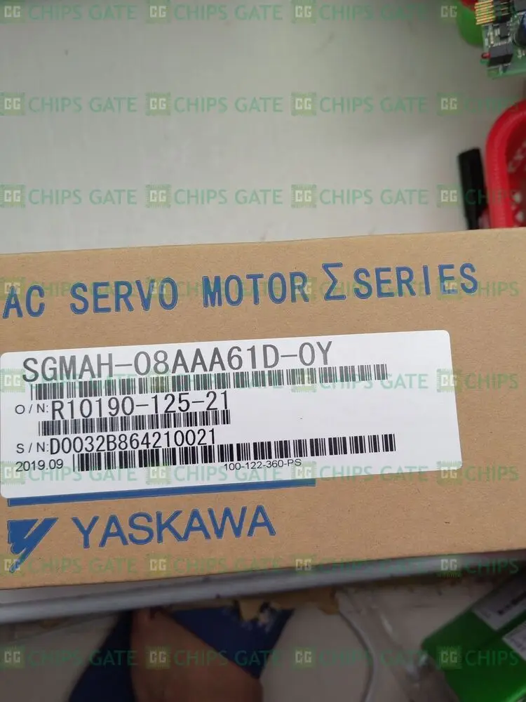 

1PCS NEW IN BOX Yaskawa servo motor SGMAH-08AAA61D-OY