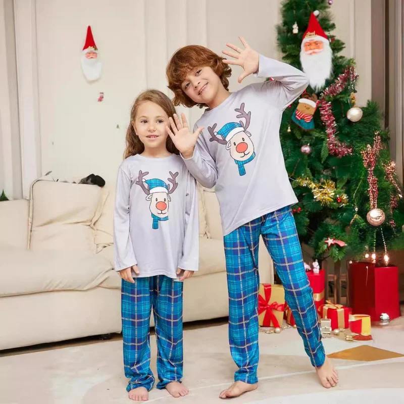 thumbnail image 5 of Conjunto familiar de pijamas navideños con estampado de cervatillo azul, conjuntos a juego para padres e hijos, blusas y pantalones a cuadros, traje de 2 piezas, pijamas de aspecto familiar navideño, 5 of 5