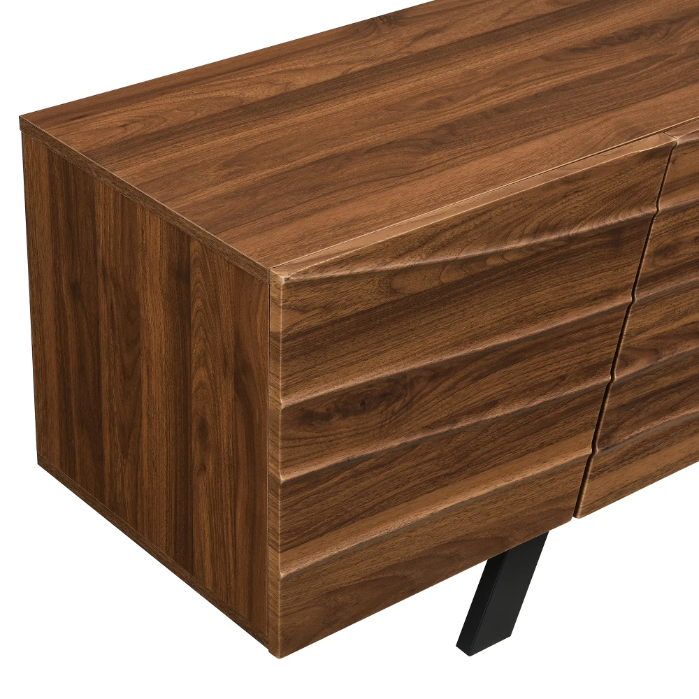 160 x 39 x 50,5 cm großer TV-Schrank mit Wellenfront, Lowboard in Walnuss-Optik mit schwarzen Eisenbeinen, großer Stauraum, Kabelmanagement und Stauraum – Detail 10