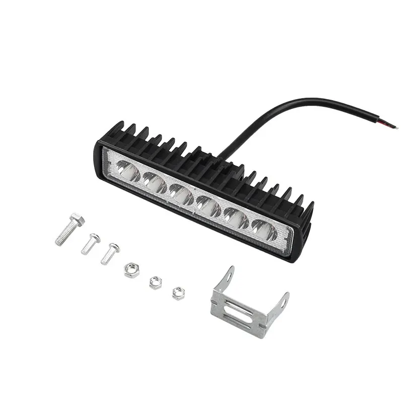 6 LED Luce da lavoro per auto Faretto ad alta luminosità Universale fuoristrada Automobile Camion Guida Fari fendinebbia Lampada di guida DRL 12V - immagine 3