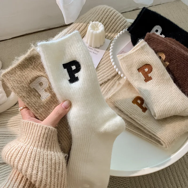 

Autumn and Winter Arctic Cashmere Socks with Shark Pants Wear Mid-leg Socks P Letter Thick Warm Cashmere Casual Socks A044