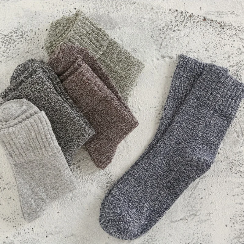 

5 Pair of Men's Short Round Neck Socks with A Multi-color Ethnic Style Suitable for Warmth in Autumn and Winter