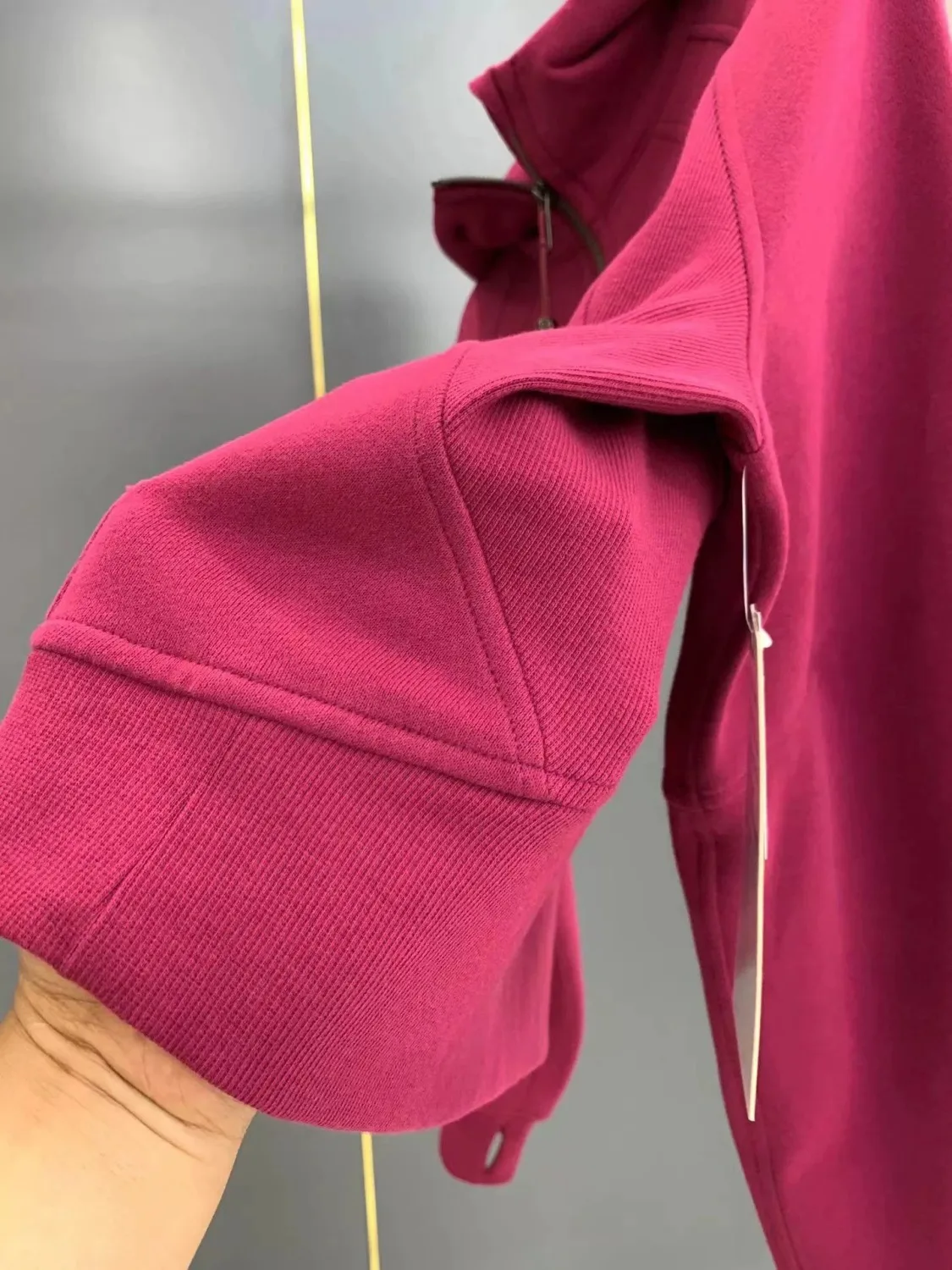 Hooded zippered hoodie for women in autumn and winter 2023, new design, fashionable and loose fitting cardigan jacket