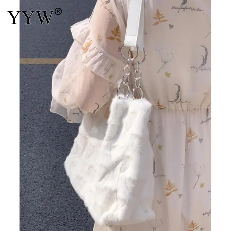 Large Capacity Soft Plush Underarm Handbag Casual Women's Love Heart Pattern Shoulder Bags Lady Winter Warm Furry Hobo Tote Bag